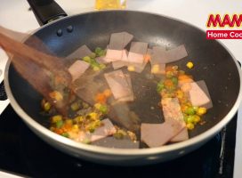 Stir Fried MAMA Pork Flavour with ham