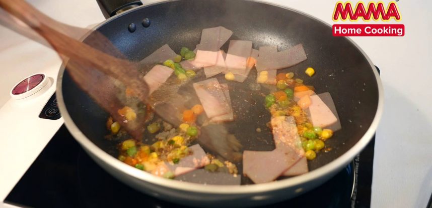 Stir Fried MAMA Pork Flavour with ham